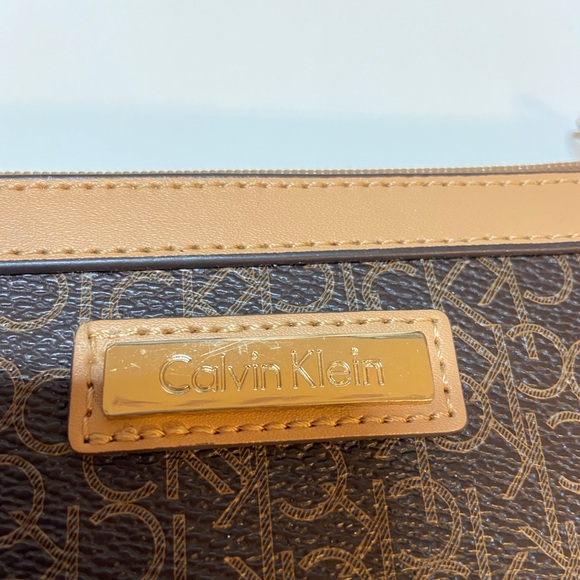 Calvin Klein wristlet/coin pouch - Picture 2 of 5